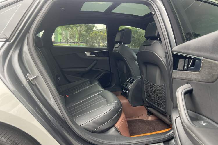 Used Audi A4L 2023 40 TFSI Luxury Dynamic Model Interior 2
