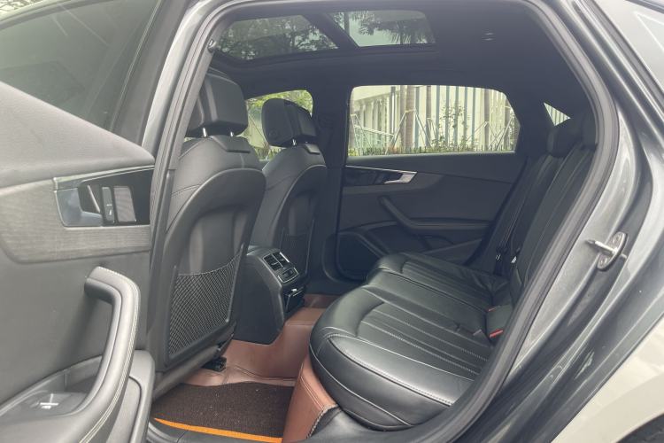 Used Audi A4L 2023 40 TFSI Luxury Dynamic Model Interior 5