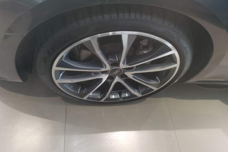 Used Audi A4L 2023 40 TFSI quattro Luxury Dynamic Edition Left Front Wheel Hub
