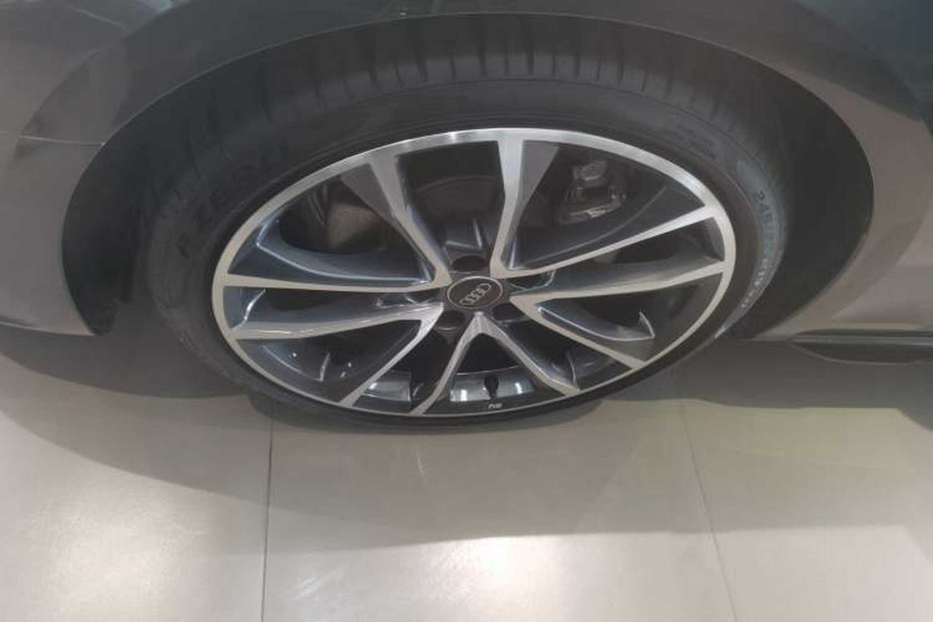 Used Audi A4L 2023 40 TFSI quattro Luxury Dynamic Edition Left Front Wheel Hub