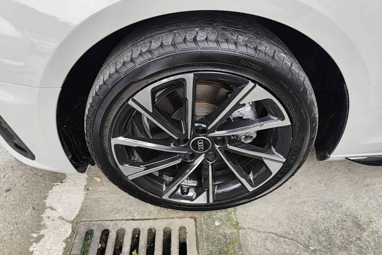 Used Audi A4L 2023 40 TFSI Luxury Dynamic Model Left Front Wheel Hub