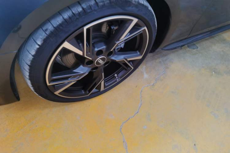 Used Audi A4L 2023 40 TFSI quattro Luxury Dynamic Edition Left Front Wheel Hub
