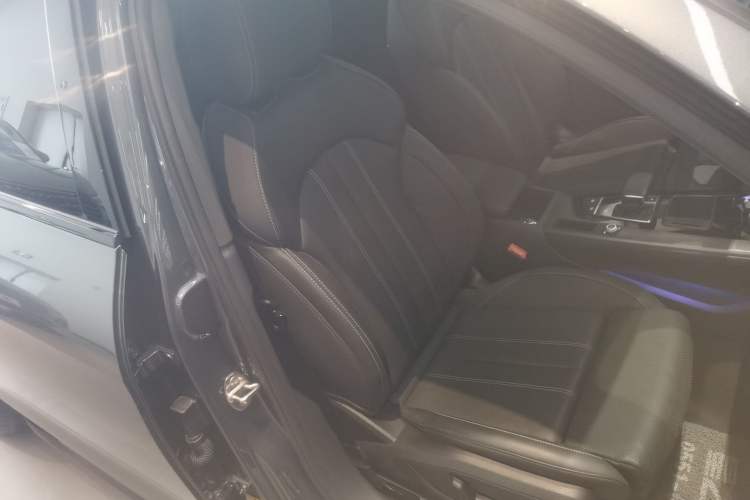 Used Audi A4L 2023 40 TFSI quattro Luxury Dynamic Edition Right Front Seat