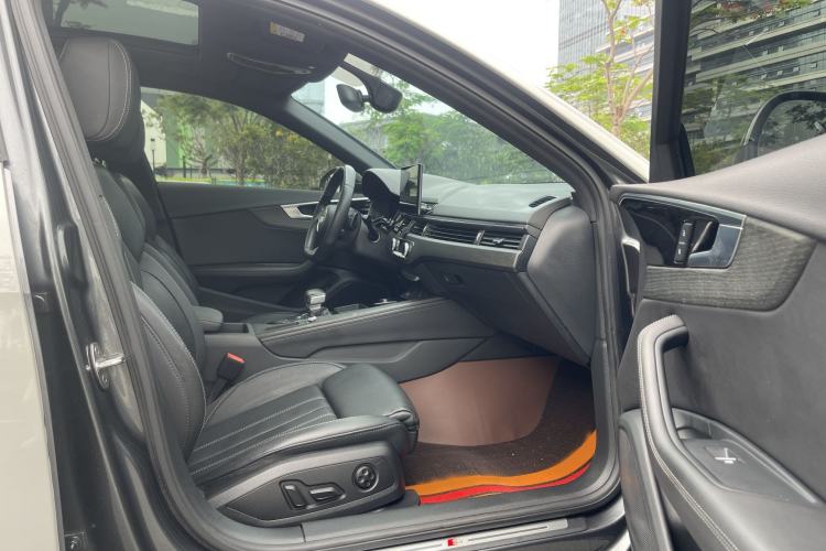 Used Audi A4L 2023 40 TFSI Luxury Dynamic Model Right Front Seat