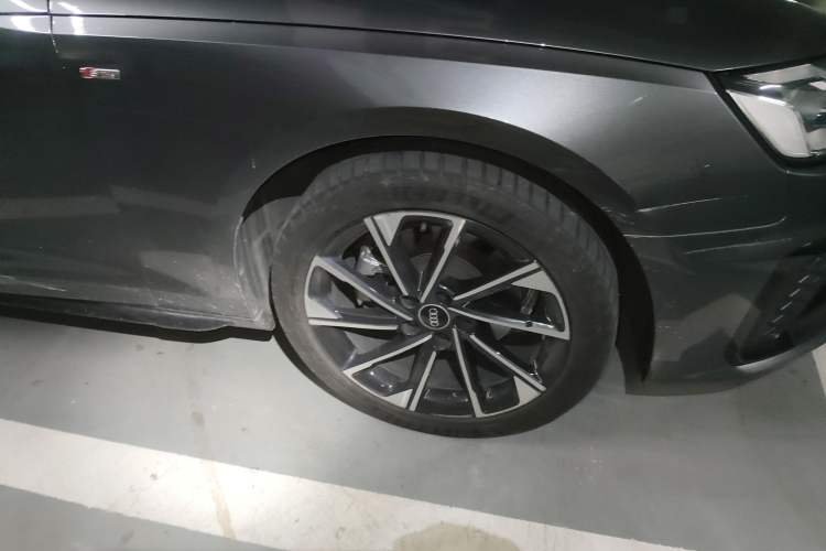 Used Audi A4L 2023 40 TFSI Luxury Dynamic Model Right Front Wheel Hub