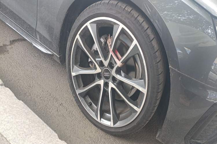 Used Audi A4L 2023 40 TFSI quattro Luxury Dynamic Edition Right Front Wheel Hub