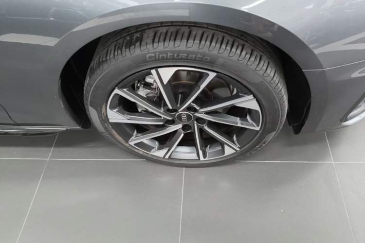 Used Audi A4L 2023 40 TFSI Luxury Dynamic Model Right Front Wheel Hub