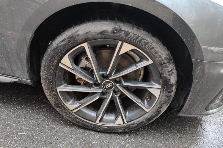 Used Audi A4L 2023 40 TFSI Luxury Dynamic Model Right Front Wheel Hub