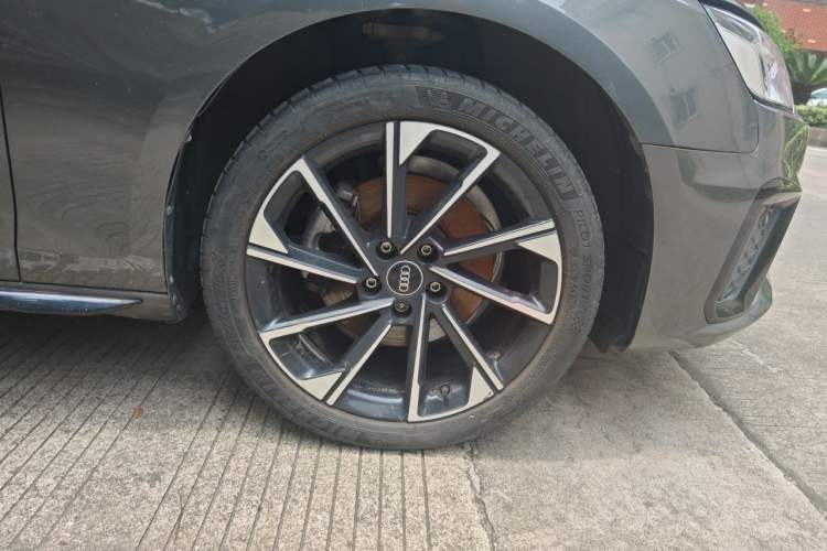 Used Audi A4L 2023 40 TFSI Luxury Dynamic Model Right Front Wheel Hub