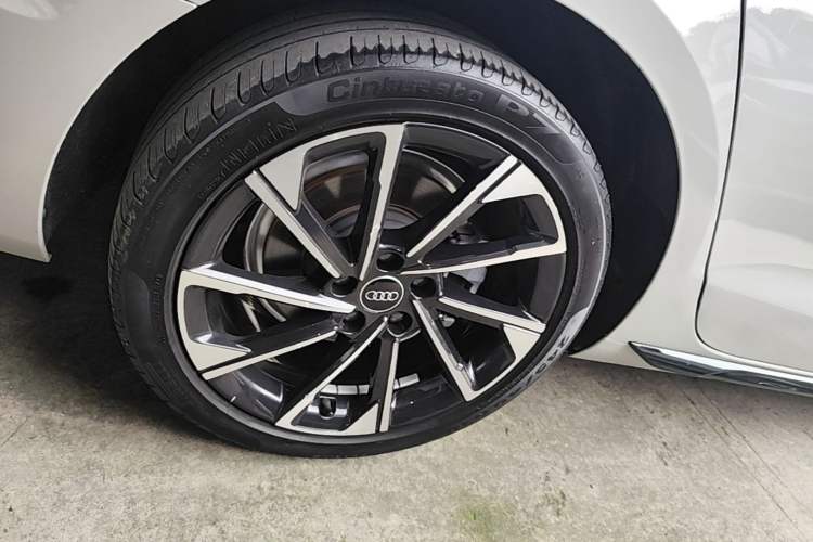 Used Audi A4L 2023 40 TFSI Luxury Dynamic Model Right Rear Wheel Hub