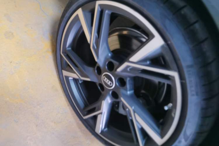 Used Audi A4L 2023 40 TFSI quattro Luxury Dynamic Edition Right Rear Wheel Hub
