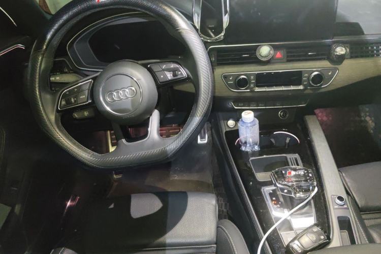 Used Audi A4L 2023 40 TFSI Luxury Dynamic Model Steering Wheel