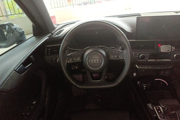 Used Audi A4L 2023 40 TFSI Luxury Dynamic Model Steering Wheel