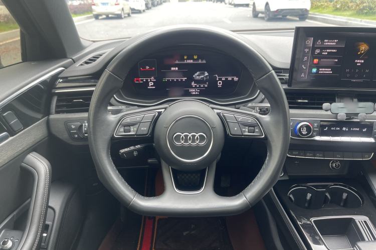 Used Audi A4L 2023 40 TFSI Luxury Dynamic Model Steering Wheel
