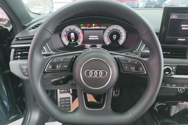 Used Audi A4L 2023 40 TFSI Luxury Dynamic Model Steering Wheel