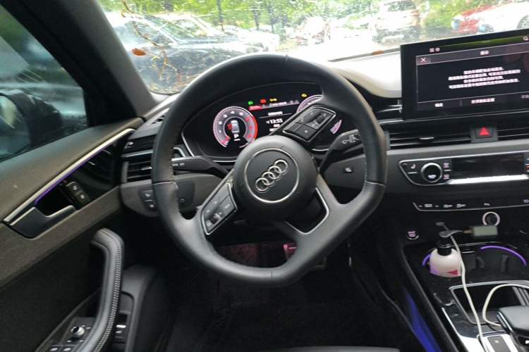 Used Audi A4L 2023 40 TFSI Luxury Dynamic Model Steering Wheel