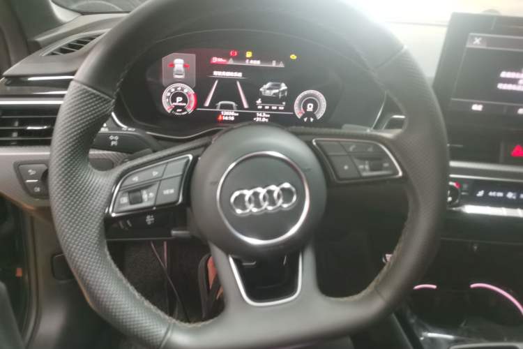 Used Audi A4L 2023 40 TFSI quattro Luxury Dynamic Edition Steering Wheel