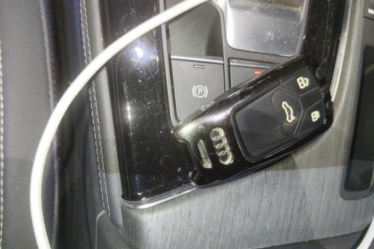 Used Audi A4L 2023 40 TFSI Luxury Dynamic Model Vehicle Key