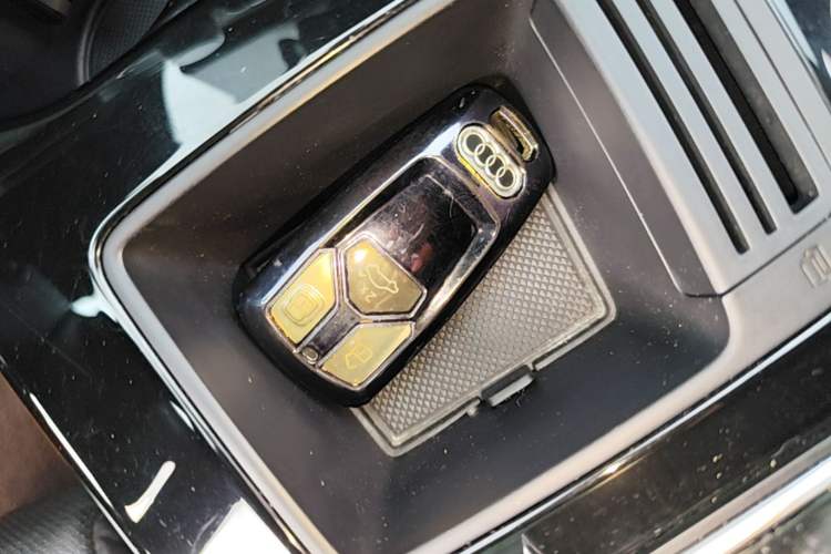 Used Audi A4L 2023 40 TFSI Luxury Dynamic Model Vehicle Key