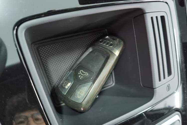 Used Audi A4L 2023 40 TFSI Luxury Dynamic Model Vehicle Key