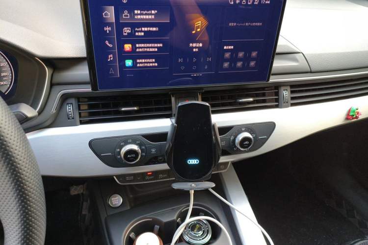Used Audi A4L 2023 40 TFSI Fashion Dynamic Model Audio And AC Panel
