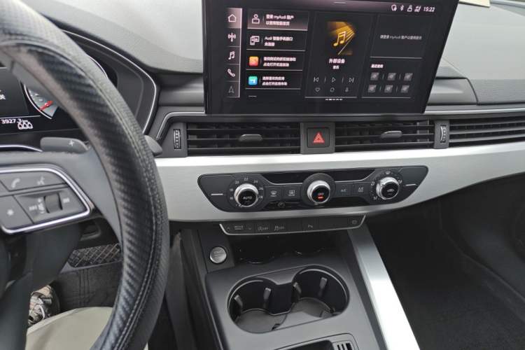 Used Audi A4L 2023 40 TFSI Fashion Dynamic Model Audio And AC Panel