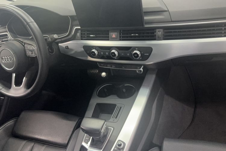 Used Audi A4L 2023 40 TFSI Fashion Dynamic Model Audio And AC Panel