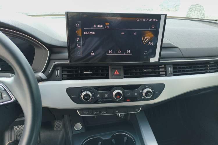 Used Audi A4L 2023 40 TFSI Fashion Dynamic Model Audio And AC Panel