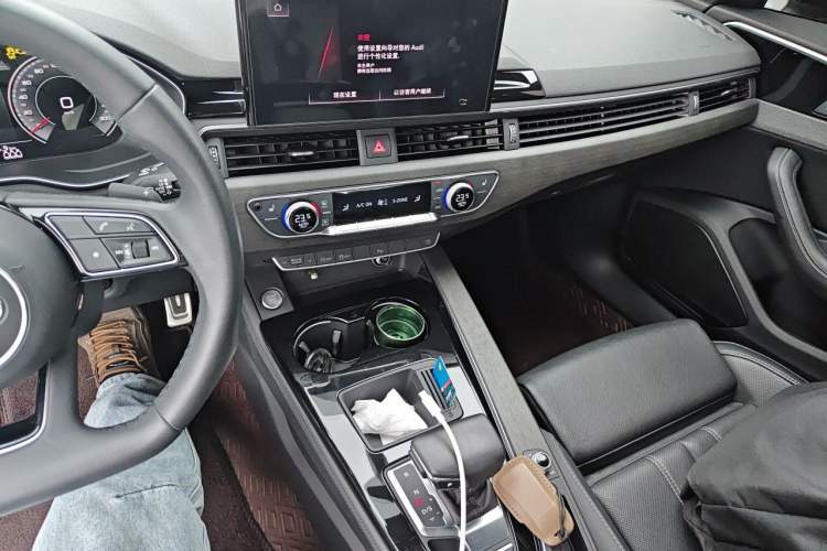 Used Audi A4L 2023 40 TFSI Luxury Dynamic Model Audio And AC Panel