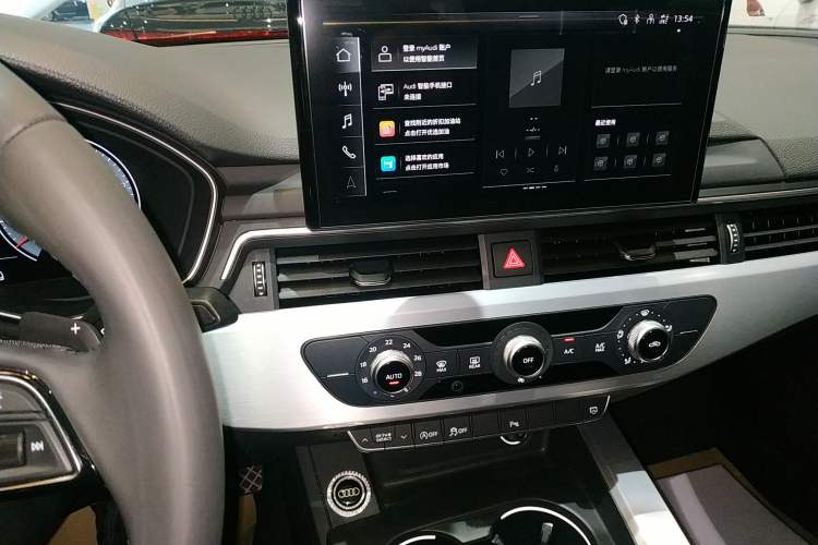 Used Audi A4L 2023 40 TFSI Fashion Dynamic Model Audio And AC Panel