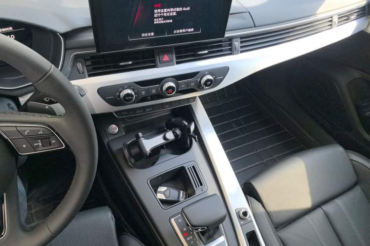 Used Audi A4L 2023 40 TFSI Fashion Dynamic Model Audio And AC Panel
