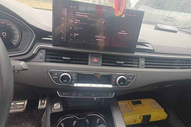 Used Audi A4L 2023 40 TFSI Luxury Dynamic Model Audio And AC Panel