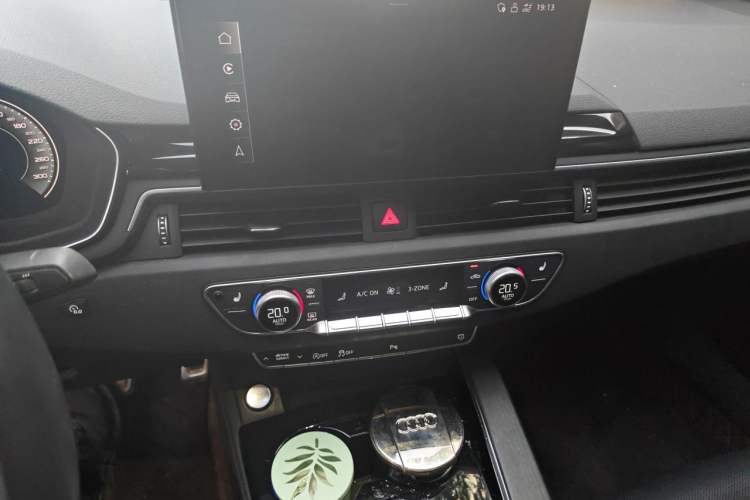 Used Audi A4L 2023 40 TFSI Luxury Dynamic Model Audio And AC Panel