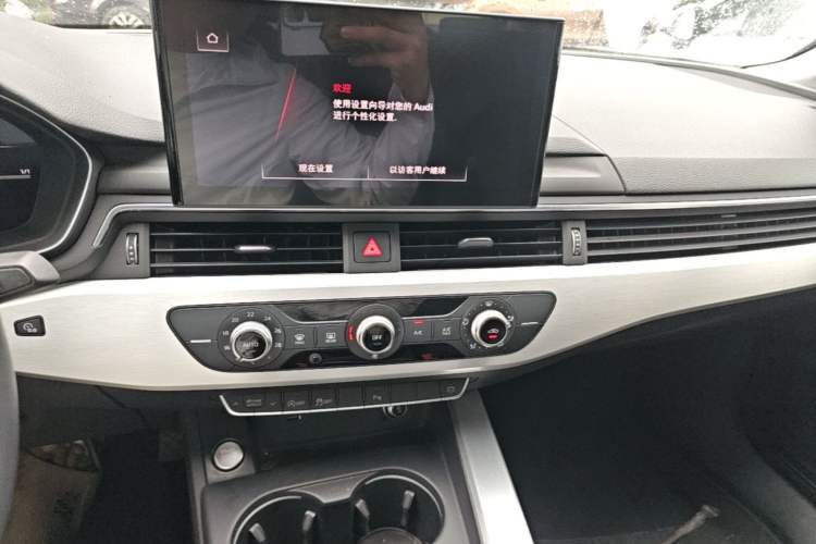 Used Audi A4L 2023 40 TFSI Fashion Dynamic Model Audio And AC Panel