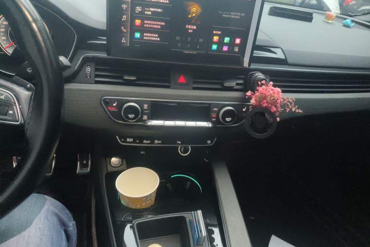 Used Audi A4L 2023 40 TFSI Luxury Dynamic Model Audio And AC Panel