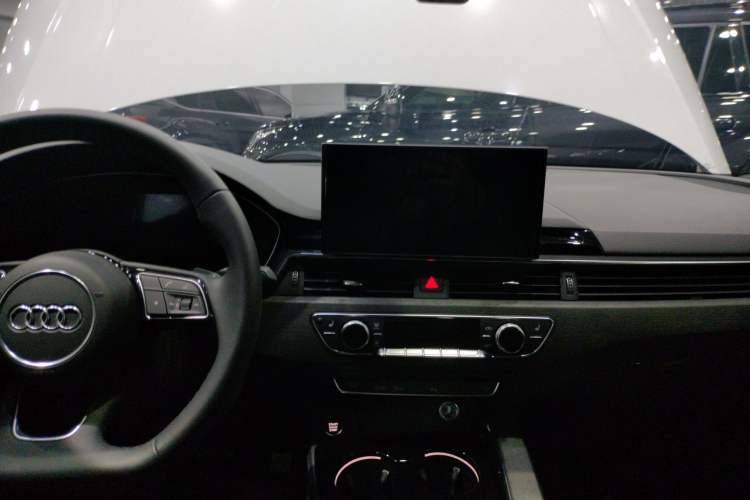 Used Audi A4L 2023 40 TFSI Luxury Dynamic Model Audio And AC Panel
