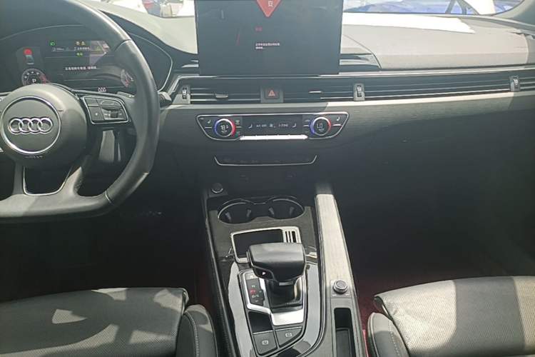 Used Audi A4L 2023 40 TFSI Luxury Dynamic Model Audio And AC Panel
