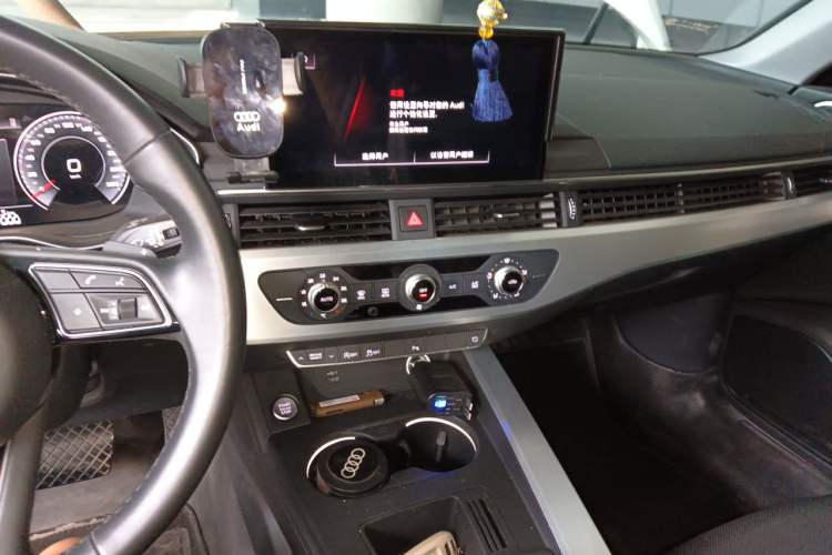 Used Audi A4L 2023 40 TFSI Fashion Dynamic Model Audio And AC Panel