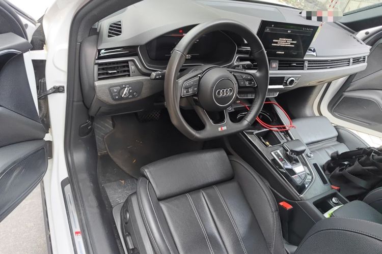 Used Audi A4L 2023 40 TFSI Luxury Dynamic Model Center Console