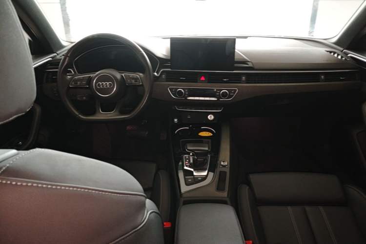 Used Audi A4L 2023 40 TFSI Luxury Dynamic Model Center Console
