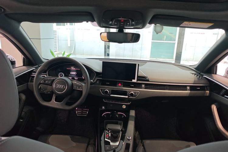 Used Audi A4L 2023 40 TFSI Luxury Dynamic Model Center Console