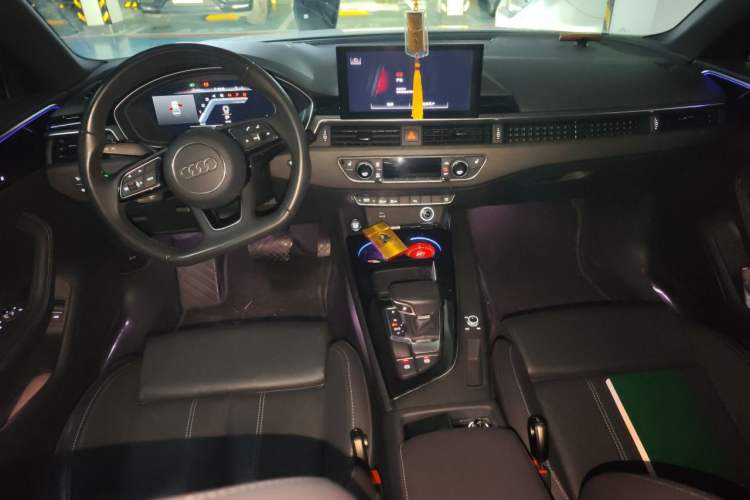 Used Audi A4L 2023 40 TFSI Luxury Dynamic Model Center Console