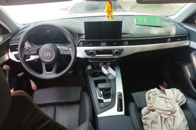 Used Audi A4L 2023 40 TFSI Fashion Dynamic Model Center Console
