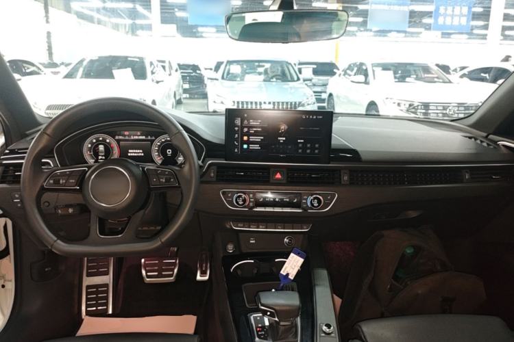 Used Audi A4L 2023 40 TFSI Luxury Dynamic Model Center Console