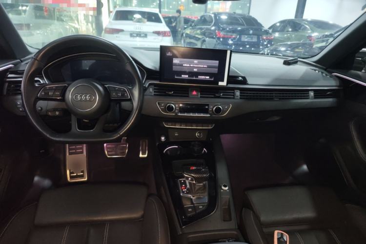 Used Audi A4L 2023 40 TFSI Luxury Dynamic Model Center Console