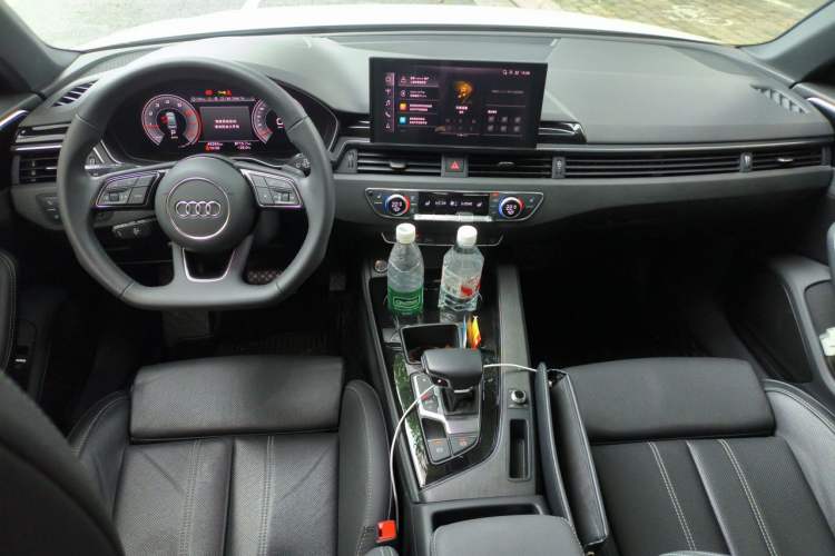 Used Audi A4L 2023 40 TFSI Luxury Dynamic Model Center Console