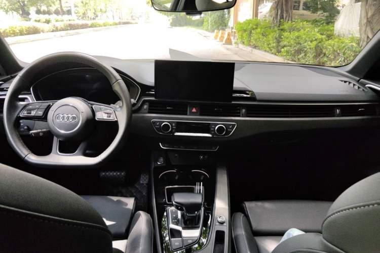 Used Audi A4L 2023 40 TFSI Luxury Dynamic Model Center Console