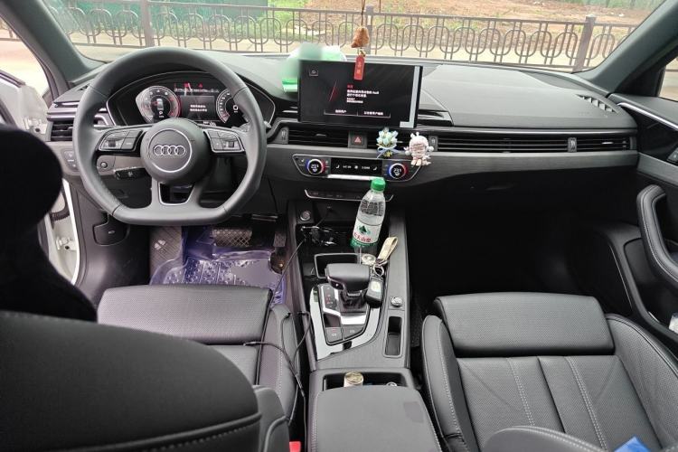 Used Audi A4L 2023 40 TFSI Luxury Dynamic Model Center Console