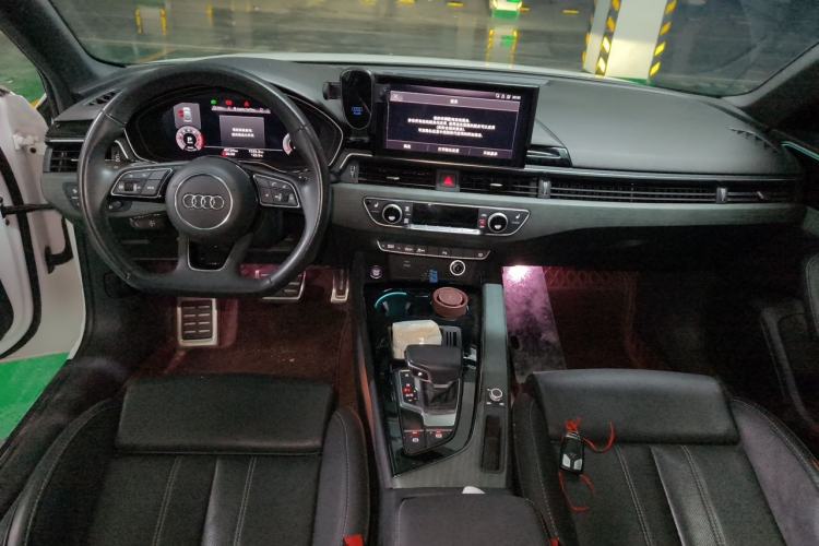 Used Audi A4L 2023 40 TFSI Luxury Dynamic Model Center Console