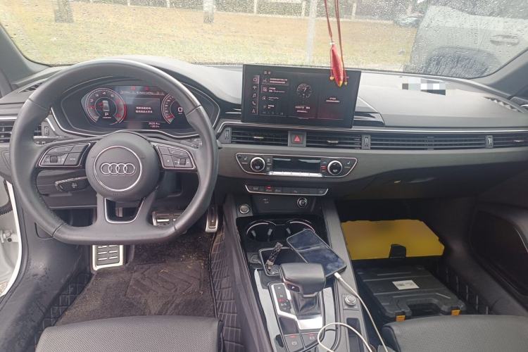 Used Audi A4L 2023 40 TFSI Luxury Dynamic Model Center Console
